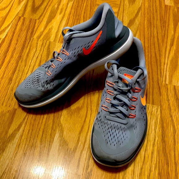 Nike Shoes - ❄️Nike Tennis shoes